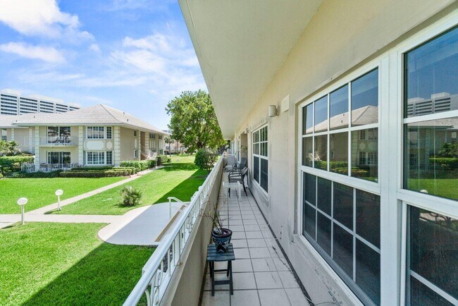 Building Photo - 1299 S Ocean Blvd