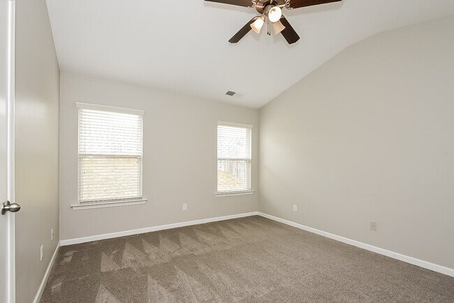 Building Photo - 138 Hill Side Way