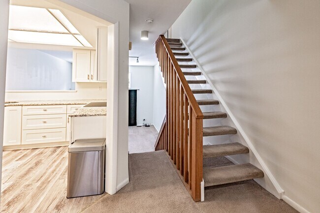 Building Photo - 2 bedroom, 2.5 bath townhome in Pike Creek