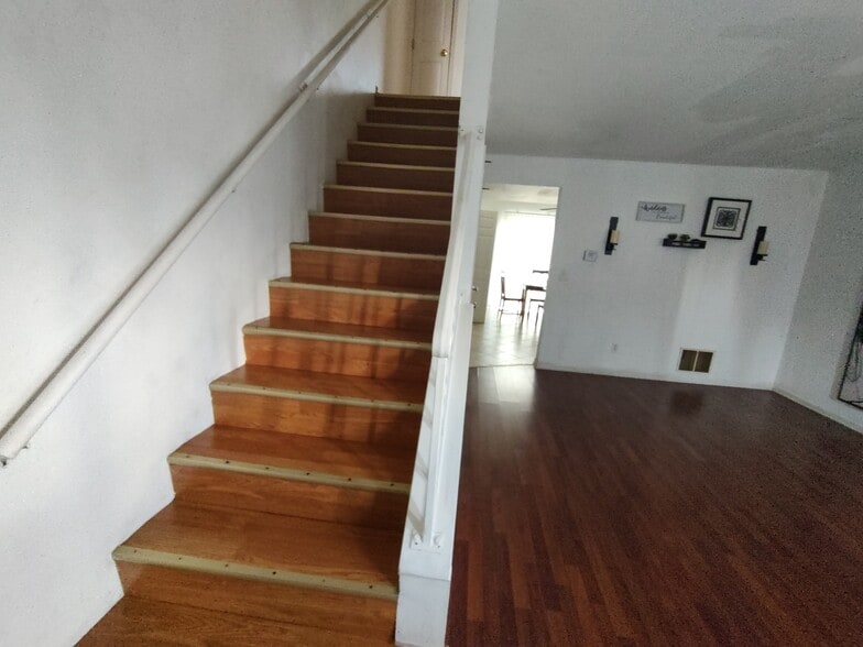 Building Photo - 1233 Marywood Ct