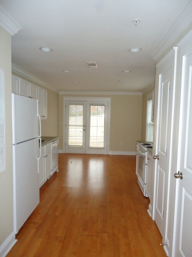 Building Photo - Summit #1012 - End Unit! - PRELEASING FOR AUGUST 2026!