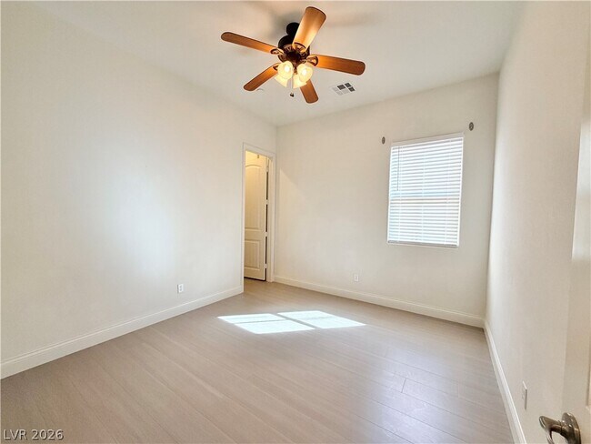 Building Photo - 2117 Thames View St