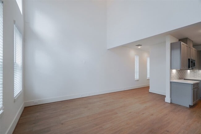 Building Photo - 7609 Victory Reserve St