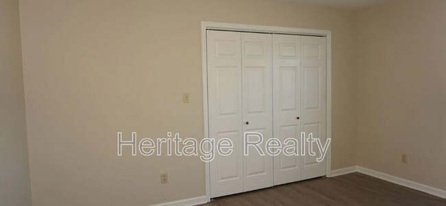 Building Photo - 867 Westgate Dr