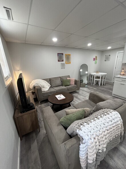 Building Photo - 322 Oskaloosa St