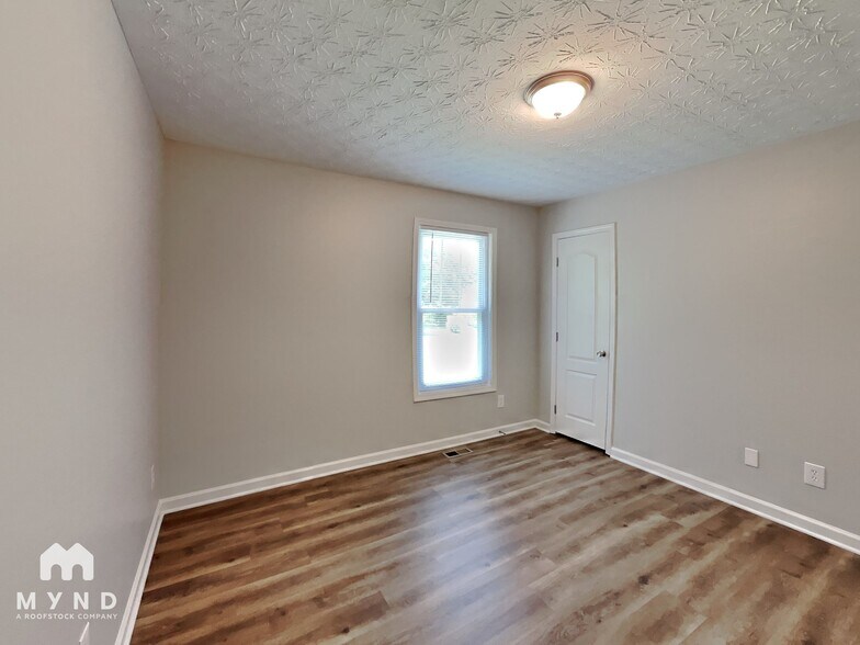 Building Photo - 316 Eleanor Dr