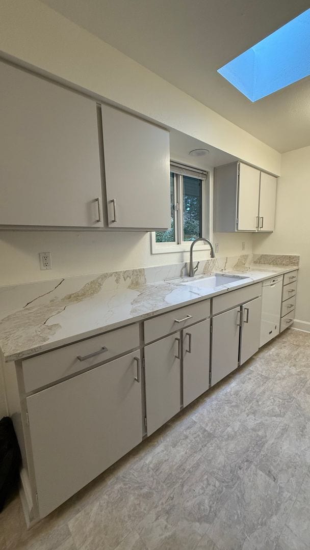 Building Photo - Stunning Forest Retreat in Lake Oswego 3 beds 2 baths + Den; Video!