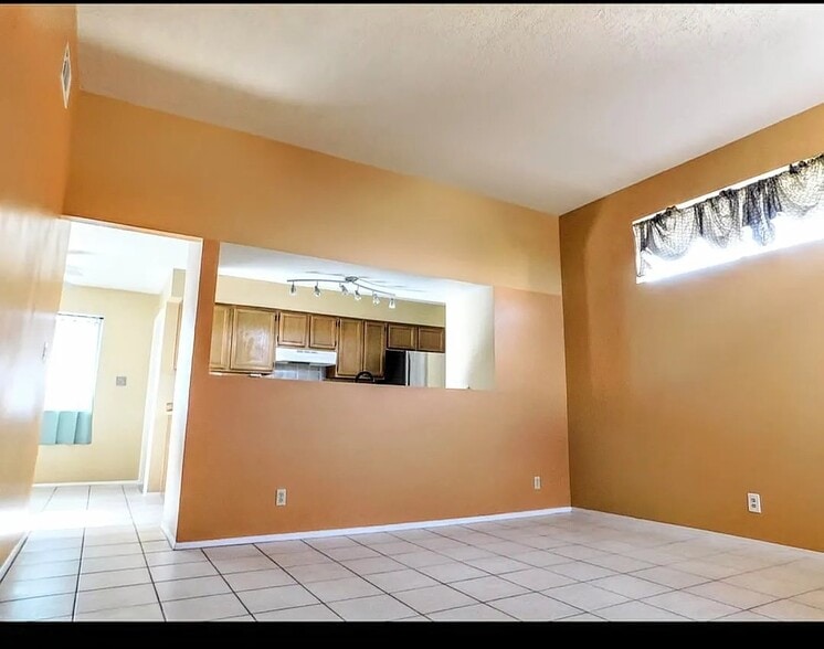 Building Photo - 1655 Greenview Way NE