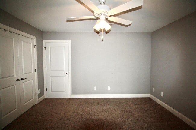 Building Photo - 147 Pinebranch Ct