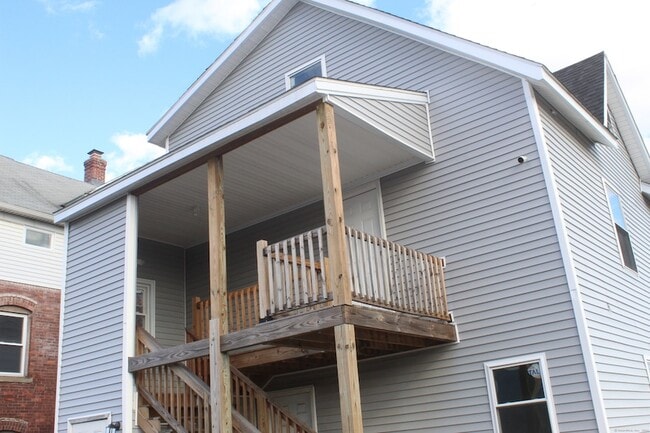 Building Photo - 647 New Park Ave