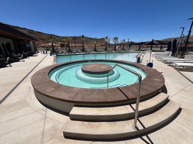 Building Photo - Long Valley Gem! $500 Move in Credit in December!