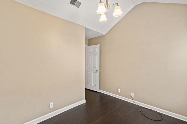 Building Photo - 1576 Chariot Dr