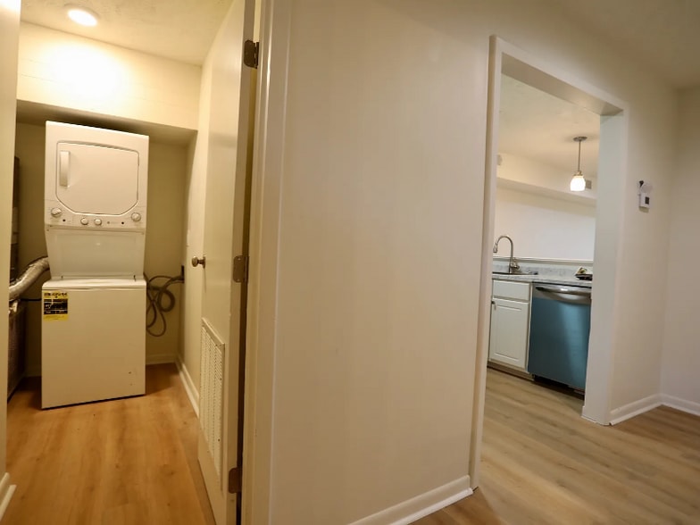 Building Photo - 365 W Illinois Ave