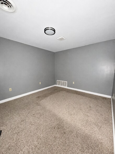 Building Photo - 735 Burden Ave