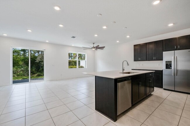 Building Photo - 210 Preserve Trl S