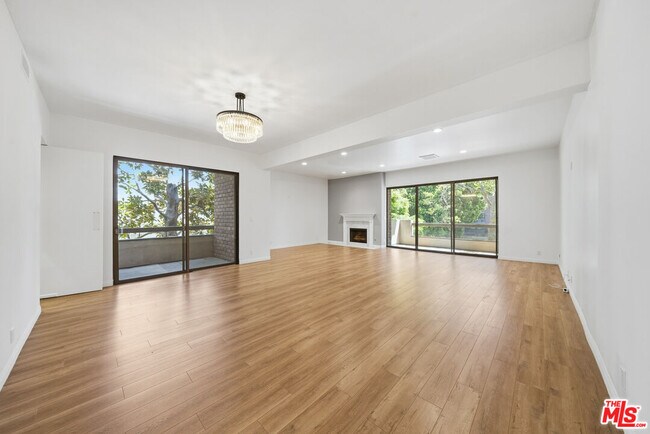 Building Photo - 141 S Linden Dr