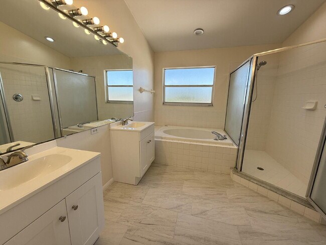 Building Photo - Beautifully remodeled 6 bedroom - 3 bath home in Summerfield Village