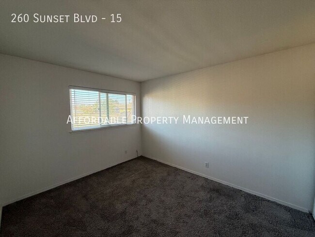 Building Photo - 260 Sunset Blvd