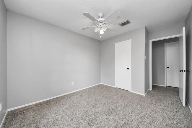 Building Photo - 2318 Hearne Dr