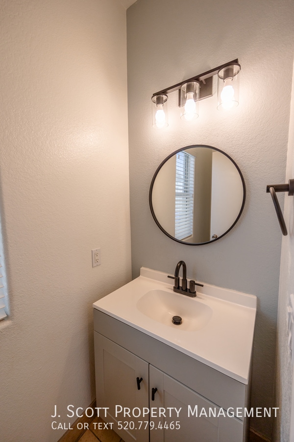 Building Photo - 12209 W Washington St