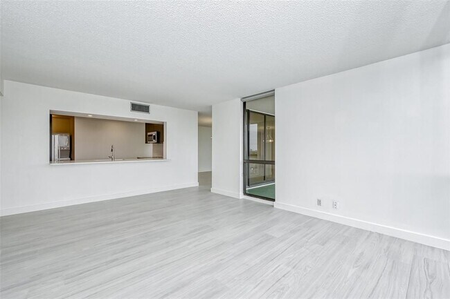 Building Photo - 5001 Woodway Dr