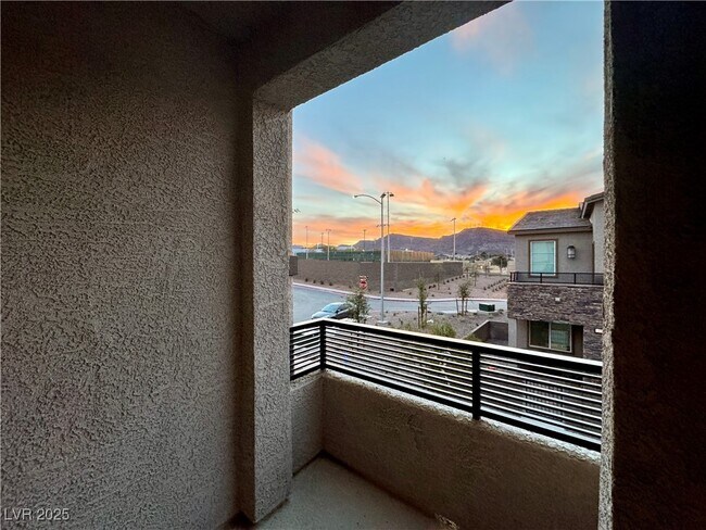 Building Photo - 337 Laurel Peak Dr