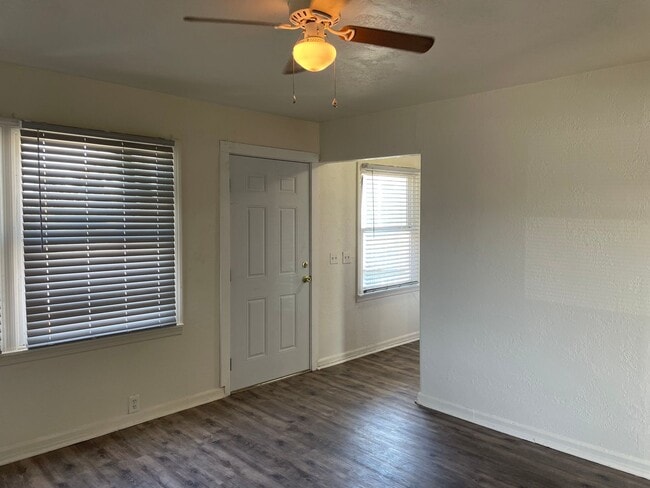 Building Photo - Newly Renovated-1 Bedroom 1 Bath Upstairs ...