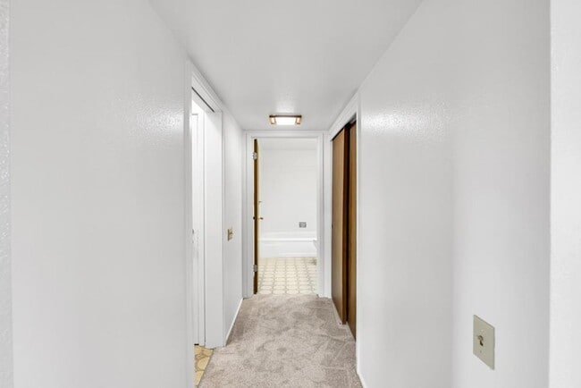 Building Photo - Affordable 2bed/2bath in South Woodland