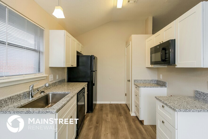 Building Photo - 6012 SE 83rd Pl