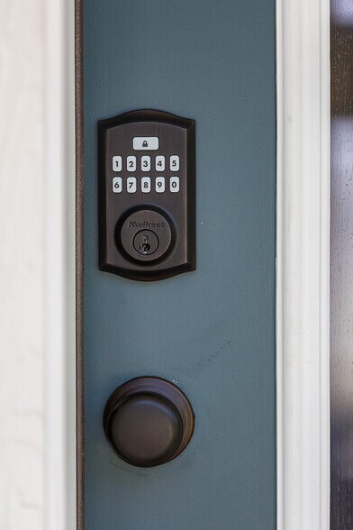Keyless Entry - 2017 Wyatt Street - OFF CAMPUS HOUSING!!!