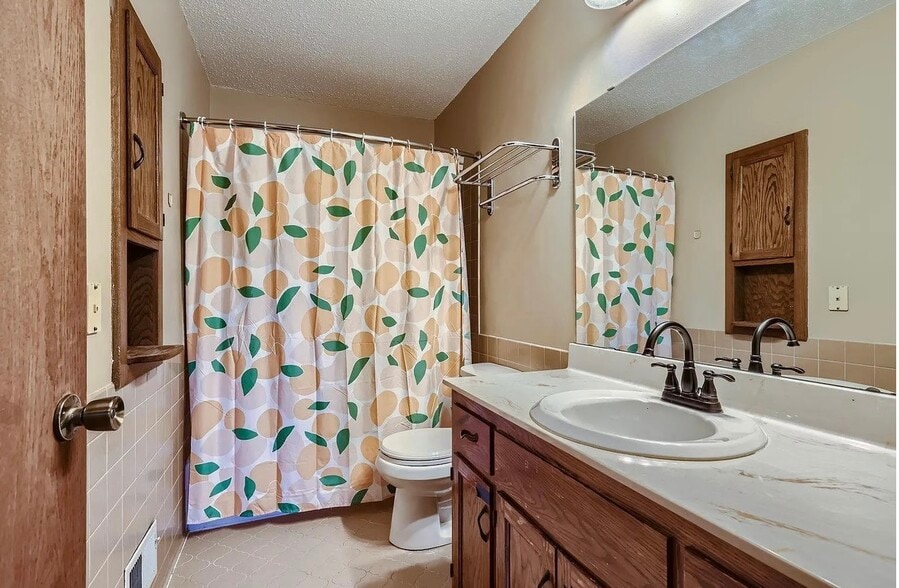 full bath room, upstairs - 2201 2nd Ave N