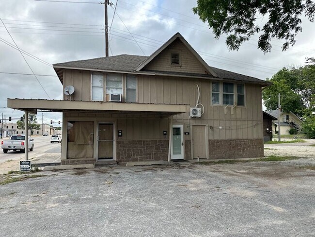 Building Photo - Fully updated Fully furnished All Bills Paid