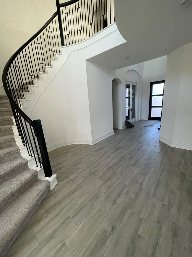 Building Photo - 15623 Roscobie Park Dr