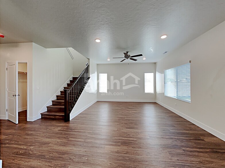Building Photo - 9420 W Hiden Stream St