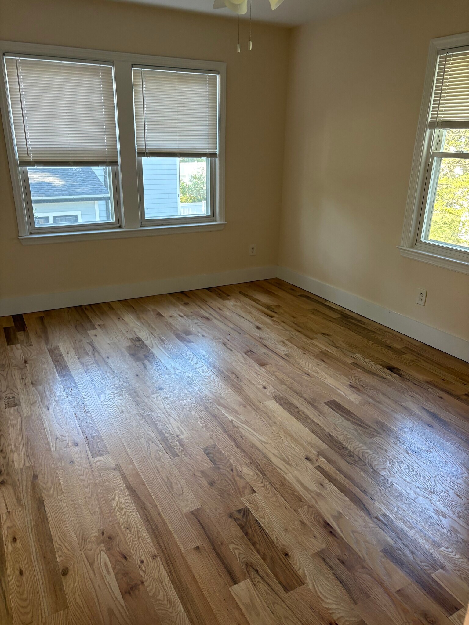 Building Photo - 634 W Broad St