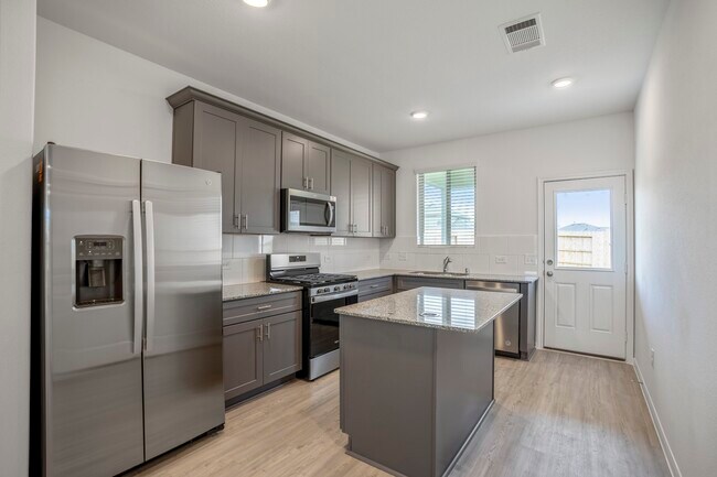 Building Photo - 16915 Elm Grove Rd