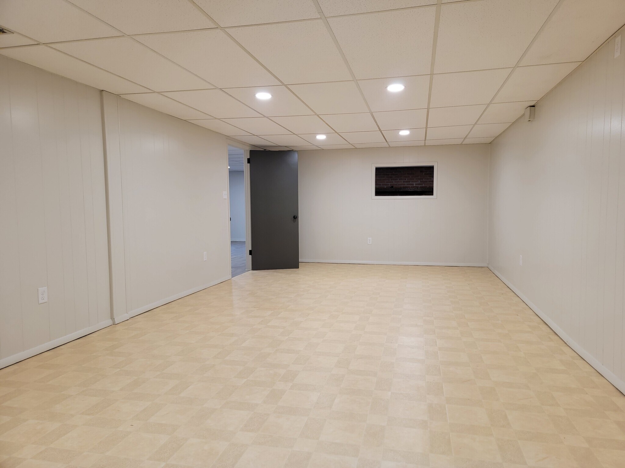 Building Photo - 40 Pine Crest Dr