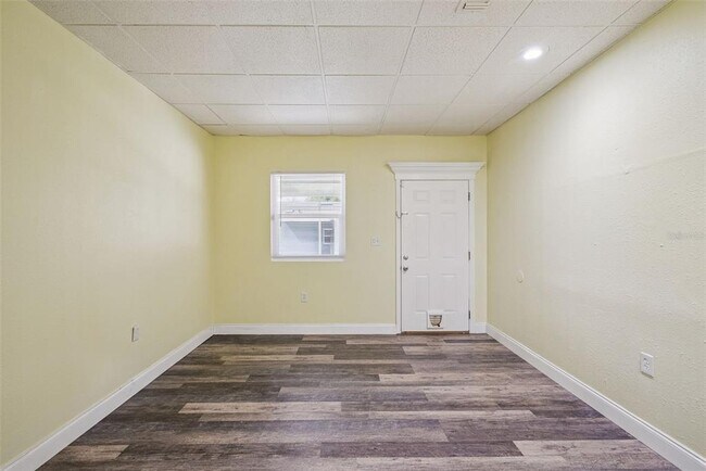 Building Photo - 311 W Lewis Ave