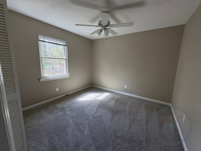 Building Photo - MOVE IN SPECIAL: $500 OFF 1ST MONTH'S RENT!**