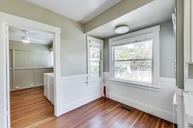 Building Photo - 2 Bedroom, 1 Bath + Office - Downtown Palo...