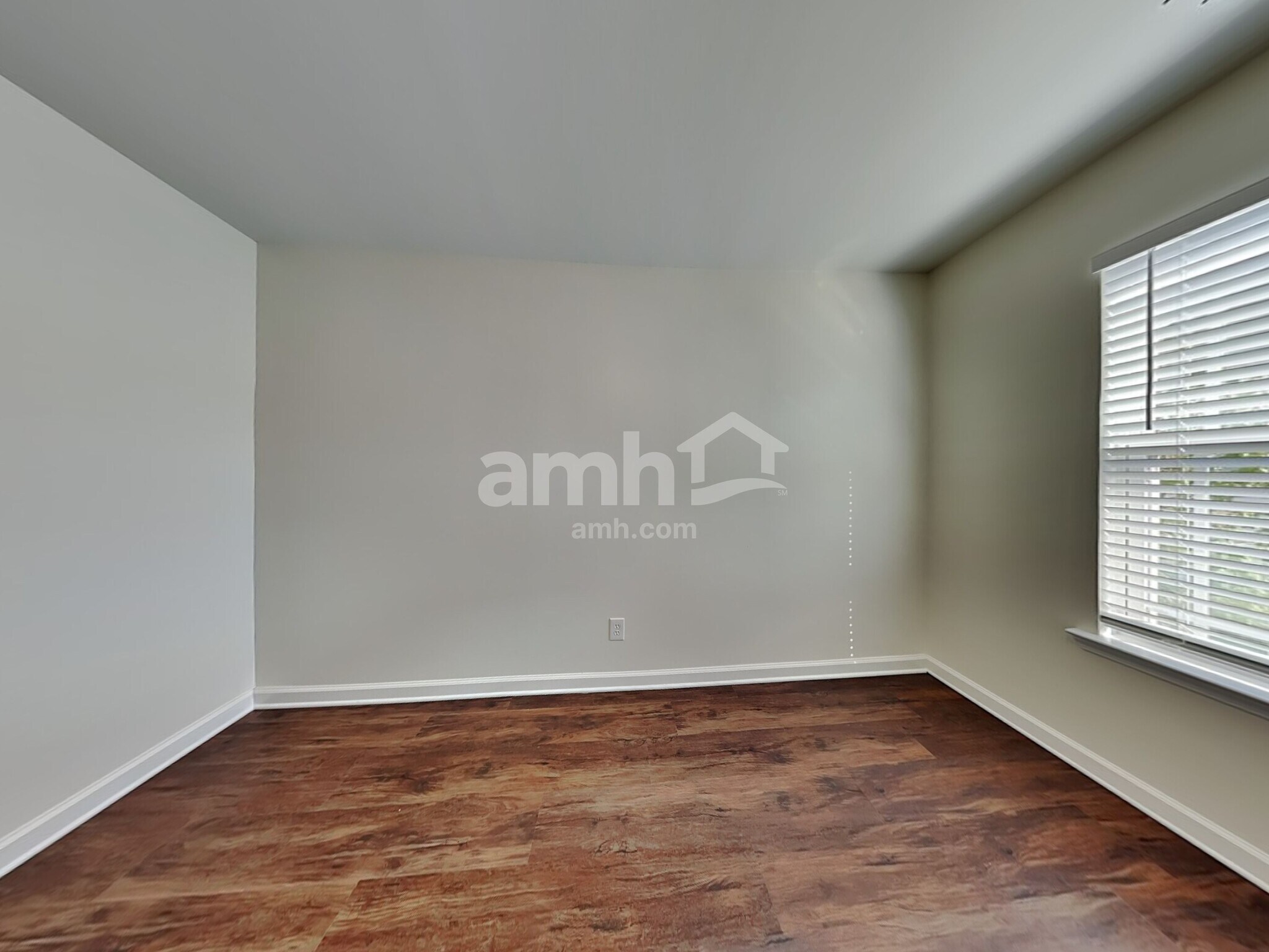 Building Photo - 625 Summer Hill Way