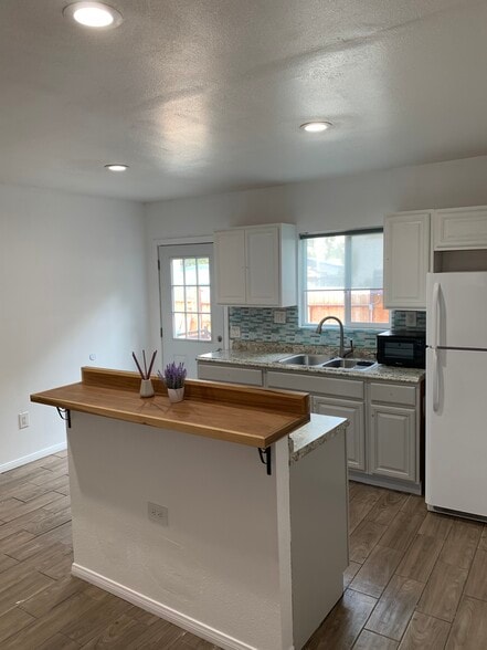 Kitchen Area - 526 Brooks Ave
