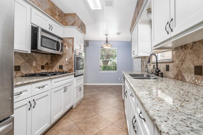 Building Photo - 9423 Highmeadow Dr