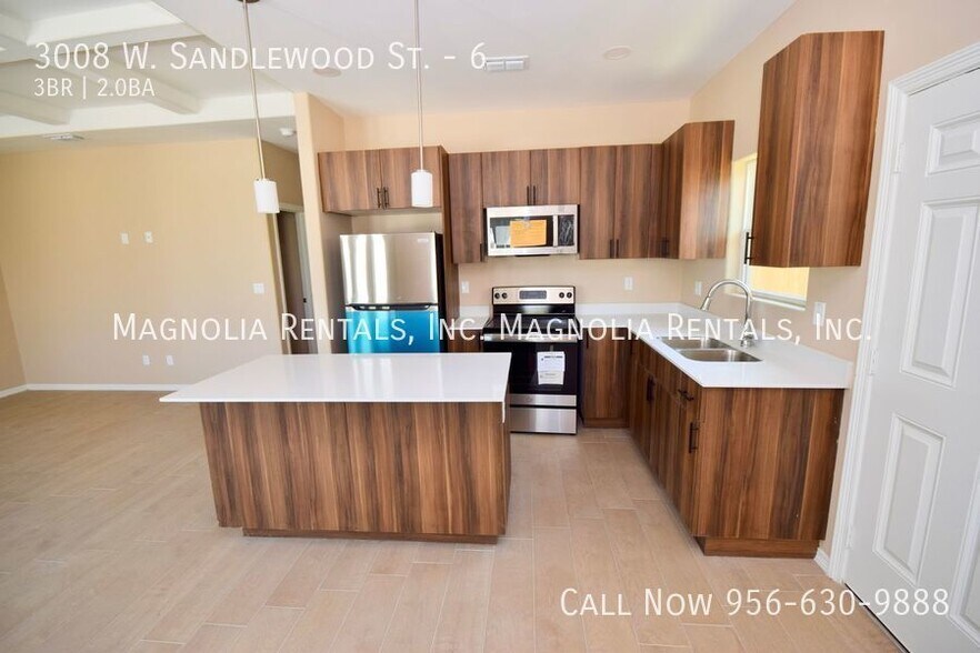 Building Photo - 3008 W Sandlewood St