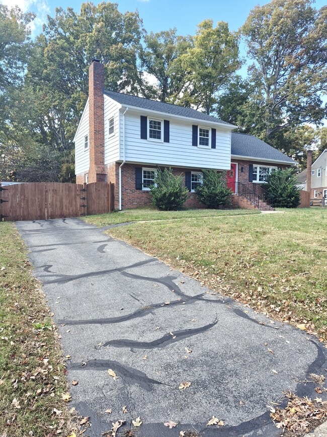 Building Photo - 2402 Fon Du Lac Rd