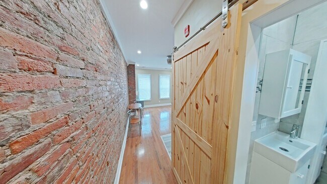 Building Photo - 122 N 53rd St