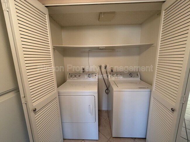 Building Photo - 556 Terrace View Pl