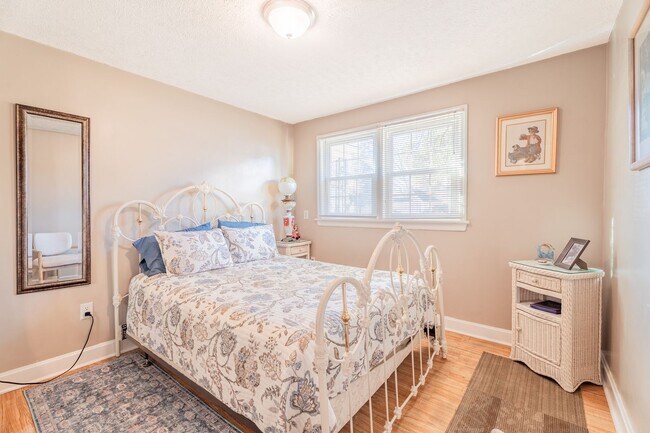 Building Photo - 104 Sharyn Ln