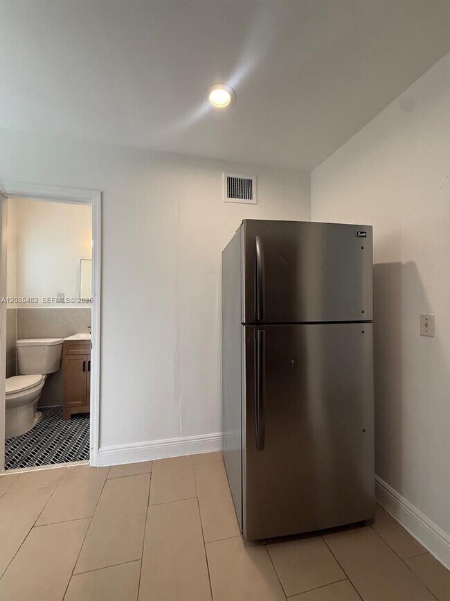 Building Photo - 5510 NW Miami Pl