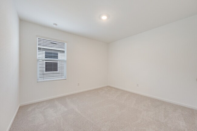 Building Photo - 3901 Pontchartrain Pkwy